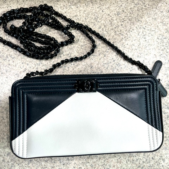 Chanel black/white leather wallet/bag with long chain original packaging - Picture 1 of 13
